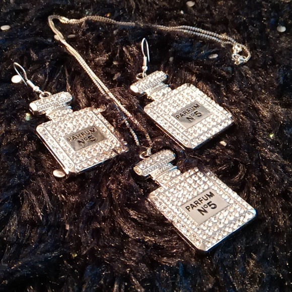 NWT Handmade 3pc LUXURY INSPIRED ✨BLING✨ Necklace & Earrings Set - Picture 3 of 17